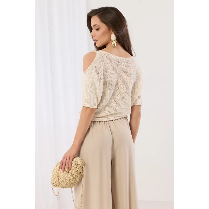 Ażurowy sweter z wycięciami na ramionach