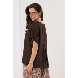 Bluzka o kroju oversize z ozdobnym naszyjnikiem