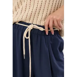 Szerokie spodnie palazzo z ozdobnym sznurkiem