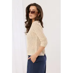 Ażurowy sweter o strukturze pionowych pasów
