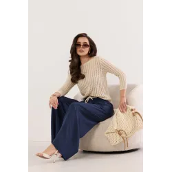 Ażurowy sweter o strukturze pionowych pasów