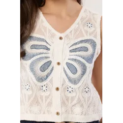 Ażurowa kamizelka boho z haftem motyla
