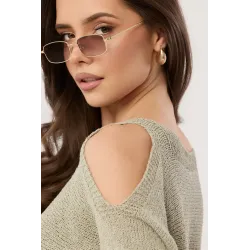 Ażurowy sweter z wycięciami na ramionach