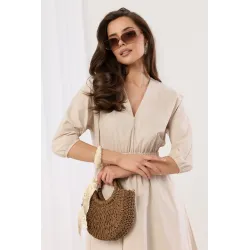 Sukienka midi o kopertowym kroju z podkreśloną talią