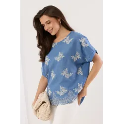 Bluzka z florystycznym haftem i dekoracyjnym wykończeniem