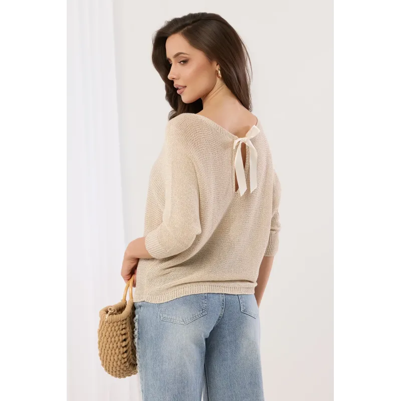 Sweter z rękawami typu nietoperz i ozdobną kokardą na plecach