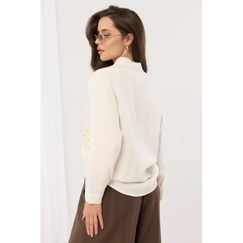 Koszula z haftowanymi kwiatami i perełkami