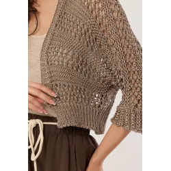 Krótki ażurowy kardigan o fasonie bolerka