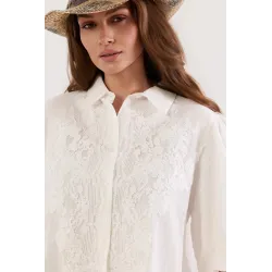 Koszula z koronkowym panelem i bufiastymi rękawami