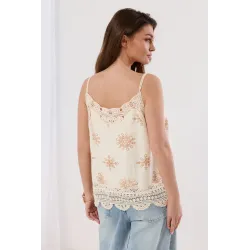 Top boho z haftem i koronką