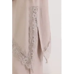 Komplet z asymetryczną bluzką z koronką i szerokimi spodniami