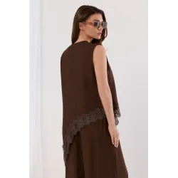 Komplet z asymetryczną bluzką z koronką i szerokimi spodniami