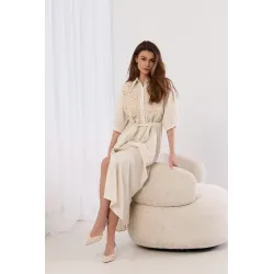 Sukienka maxi z szydełkową aplikacją i wiązaniem w talii