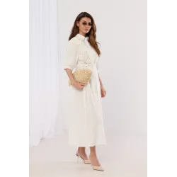 Sukienka maxi z szydełkową aplikacją i wiązaniem w talii