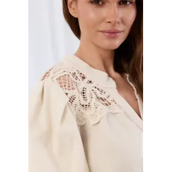 Sukienka szmizjerka z haftem na ramionach