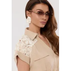 Sukienka szmizjerka z ażurowym detalem i paskiem