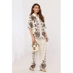 Koszula z ozdobnym haftem
