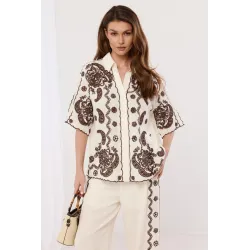 Koszula z ozdobnym haftem