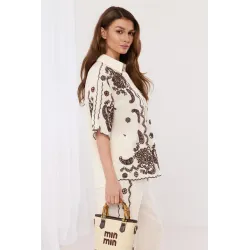 Koszula z ozdobnym haftem