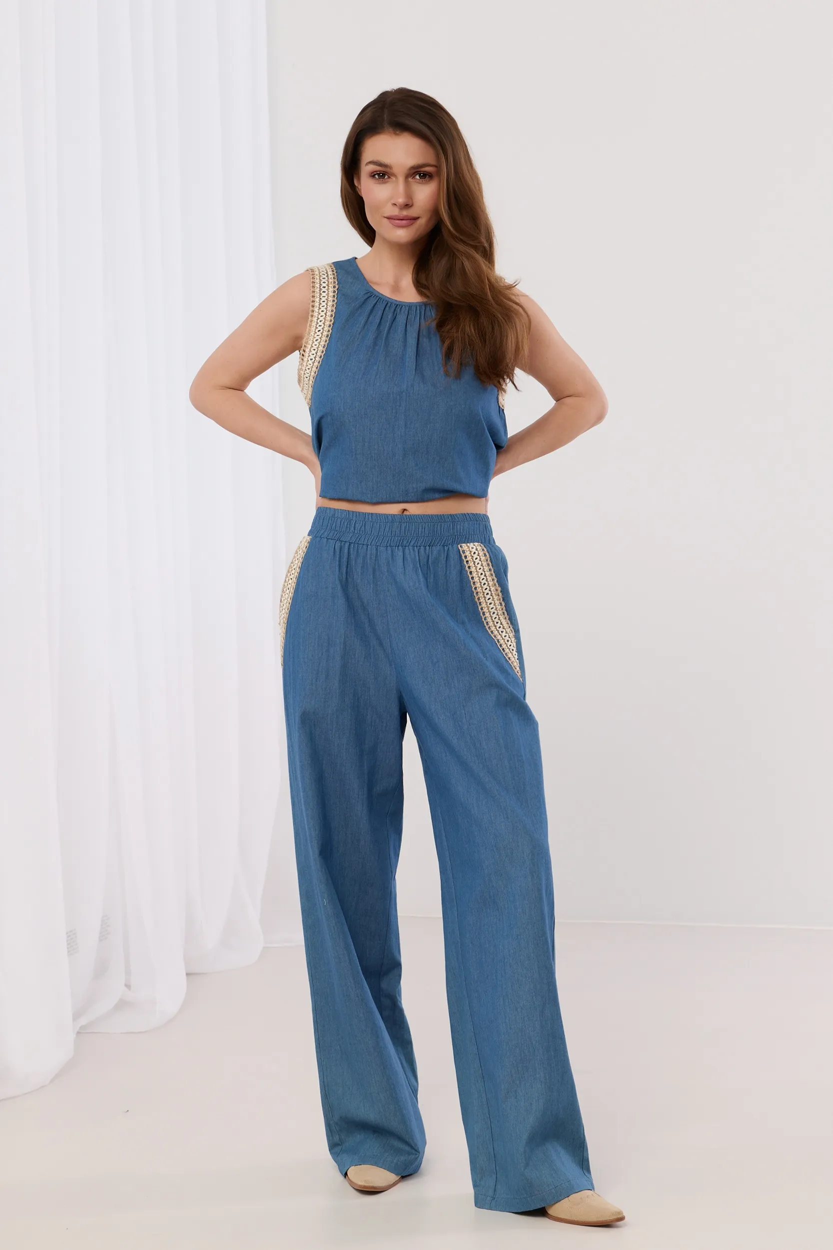 Komplet z topem i spodniami z haftem i frędzlami