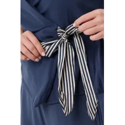 Bluzka kopertowa z kontrastową wstążką w paski