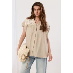 Koszula z krótkim rękawem z haftem na ramionach