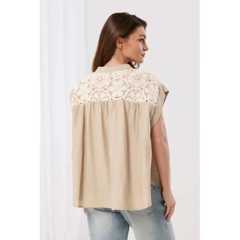 Koszula z krótkim rękawem z haftem na ramionach