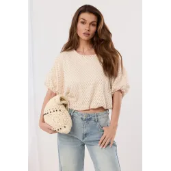 Ażurowa bluzka boho o ozdobnym spolcie