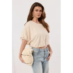 Ażurowa bluzka boho o ozdobnym spolcie