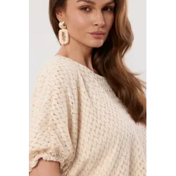 Ażurowa bluzka boho o ozdobnym spolcie