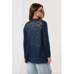 Kardigan o lekkim splocie