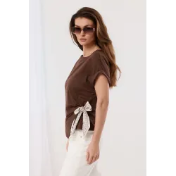 Bluzka z krótkim rękawem i ozdobnym wiązaniem z wzorem paisley