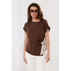 Bluzka z krótkim rękawem i ozdobnym wiązaniem z wzorem paisley