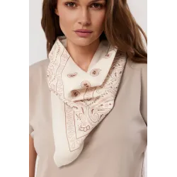 Bluzka oversize z ozdobną apaszką z wzorem paisley