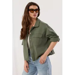 Kurtka z kieszeniami cargo i postrzępionym brzegiem