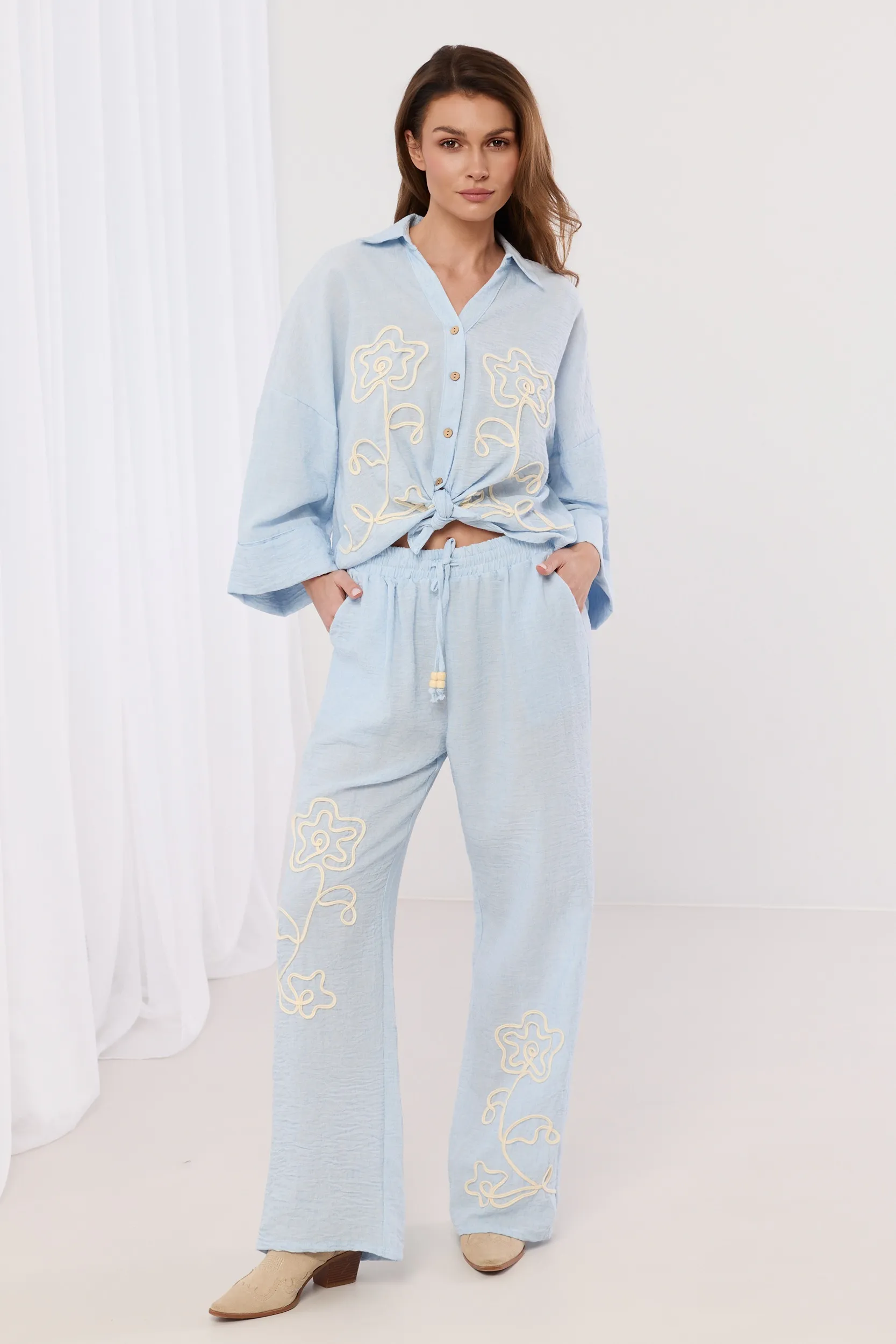 Lniany komplet boho z haftem kwiatowym