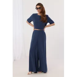 Komplet casualowy z luźną bluzką i spodniami palazzo