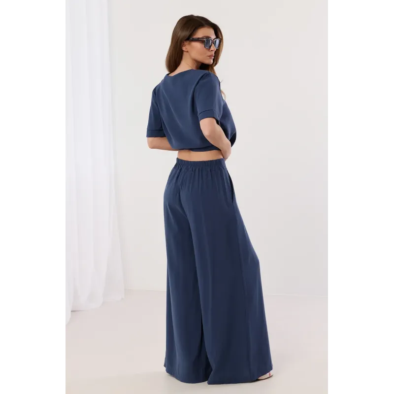 Komplet casualowy z luźną bluzką i spodniami palazzo