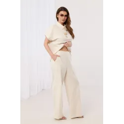 Komplet z koszulą z biżuteryjnym akcentem i szerokimi spodniami