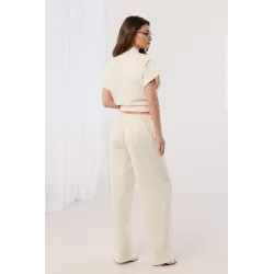 Komplet z koszulą z biżuteryjnym akcentem i szerokimi spodniami