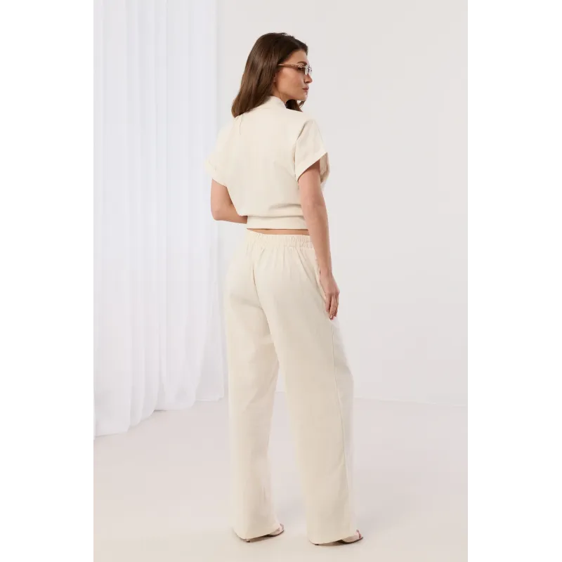 Komplet z koszulą z biżuteryjnym akcentem i szerokimi spodniami