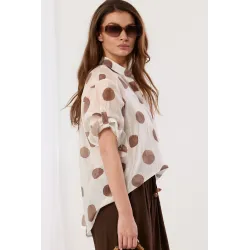 Przewiewna bluzka z krótkim rękawem w duże grochy