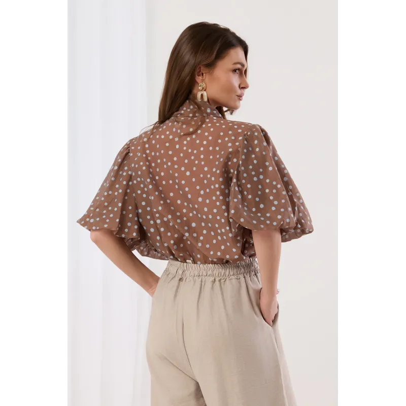 Koszula w grochy z bufiastymi rękawami i wiązaniem pod szyją