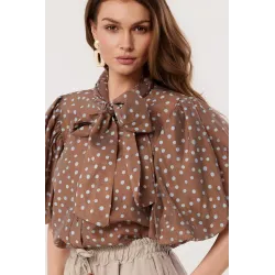 Koszula w grochy z bufiastymi rękawami i wiązaniem pod szyją