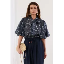 Koszula w grochy z bufiastymi rękawami i wiązaniem pod szyją