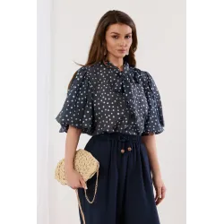 Koszula w grochy z bufiastymi rękawami i wiązaniem pod szyją