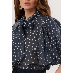 Koszula w grochy z bufiastymi rękawami i wiązaniem pod szyją