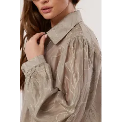 Koszula oversize z połyskującym haftem