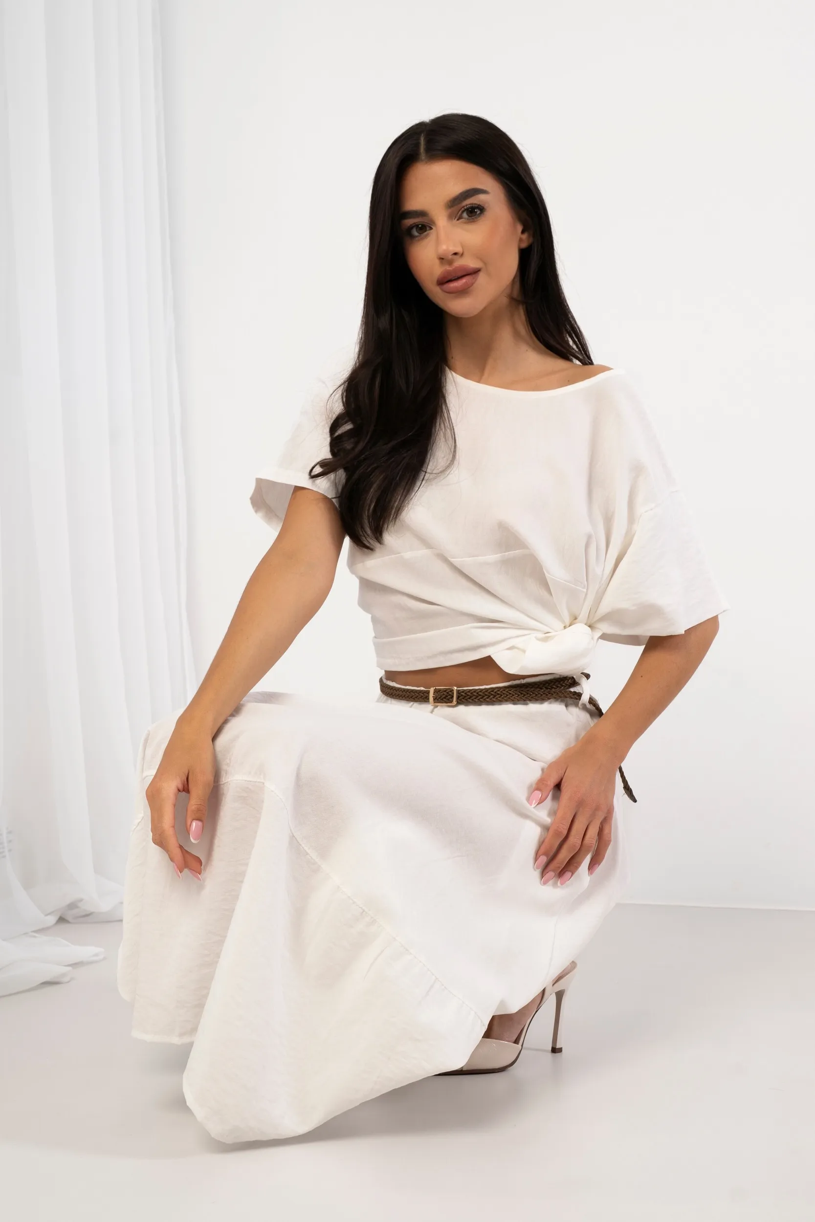 Komplet z asymetryczną bluzką i spódnicą midi z paskiem