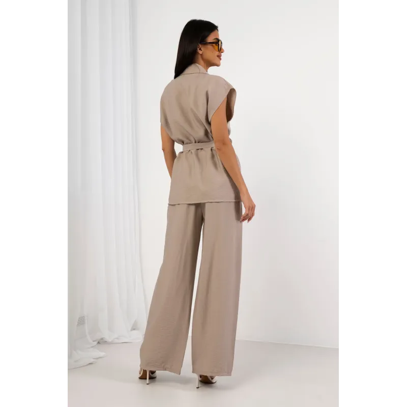 Wisozowy komplet z taliowaną bluzką z wiązaniem i szerokimi spodniami